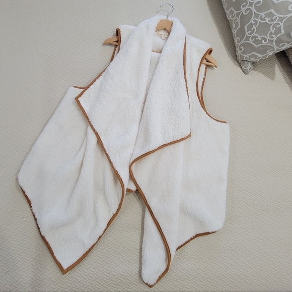 Song N Spirit Faux Fur Vest Size XXL Furry, Cozy - Picture 10 of 14